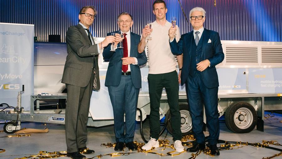 Eerste waterstofaangedreven generator voor het snelladen van EV's