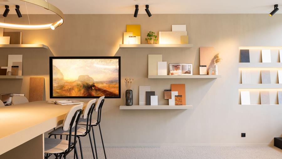 Une technique différente pour chaque mur dans cette salle d'exposition