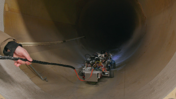 Innovatieve robot installeert sensoren in windturbineblad