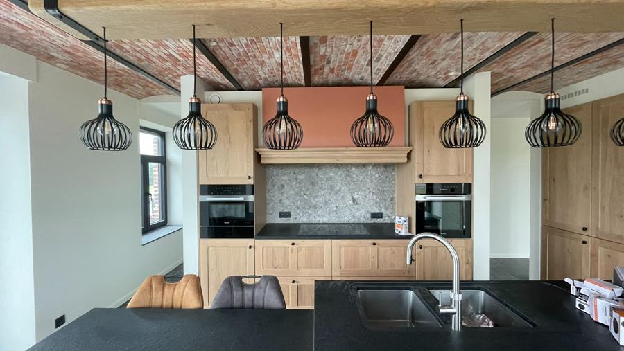 Une ferme rénovée prend un caractère et un raffinement modernes